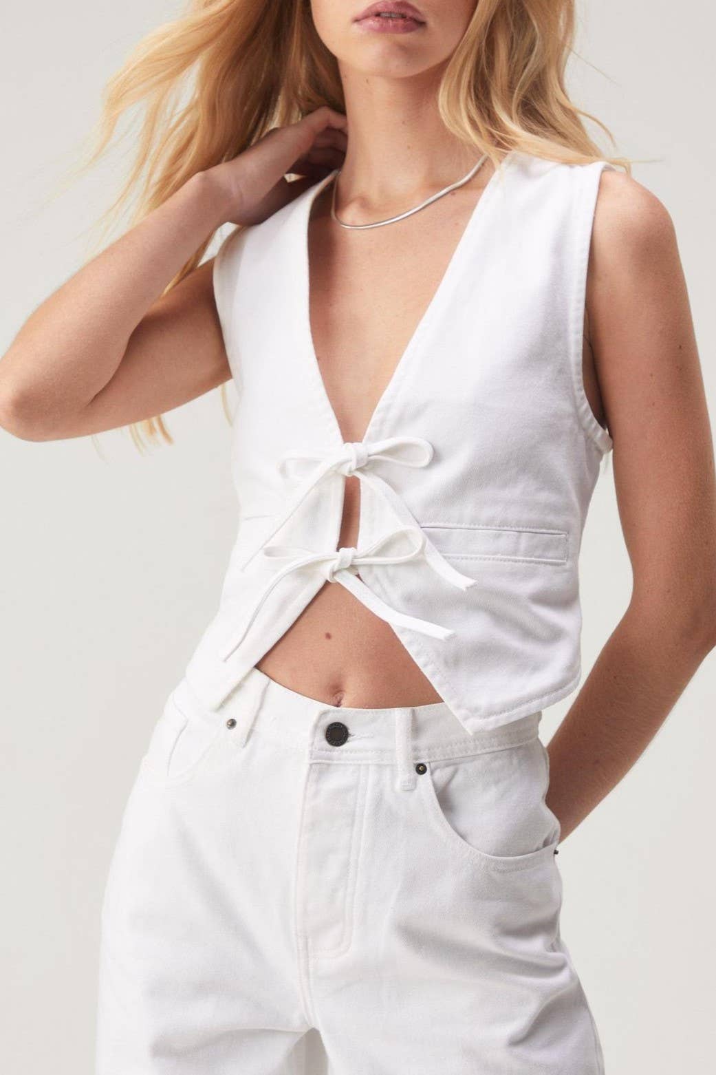 Rosa Clothing - Front bow tie v-neck Denim vest