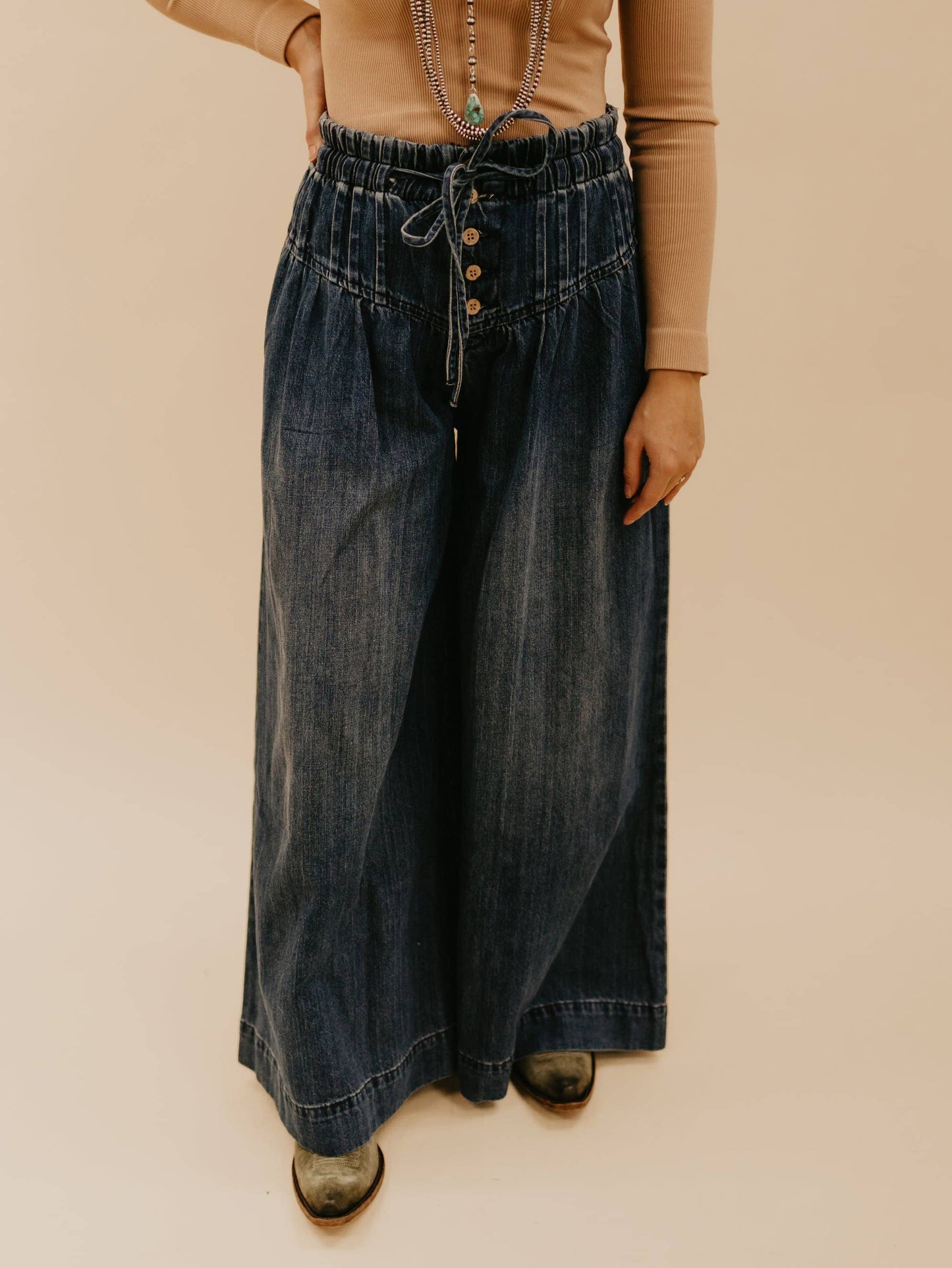 Rosa Clothing - Effortlessly Chic High-Waist Wide-Leg Jeans