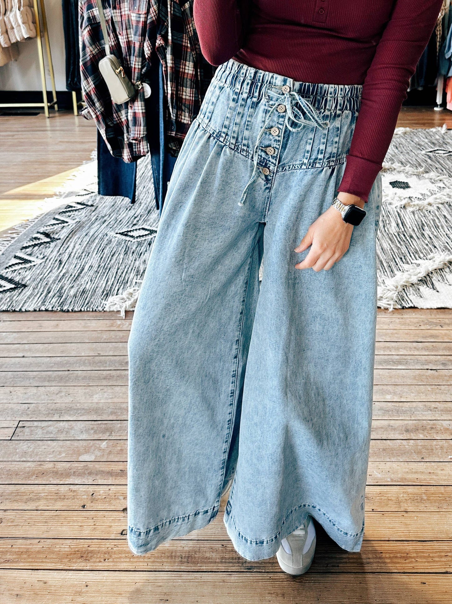 Rosa Clothing - Effortlessly Chic High-Waist Wide-Leg Jeans