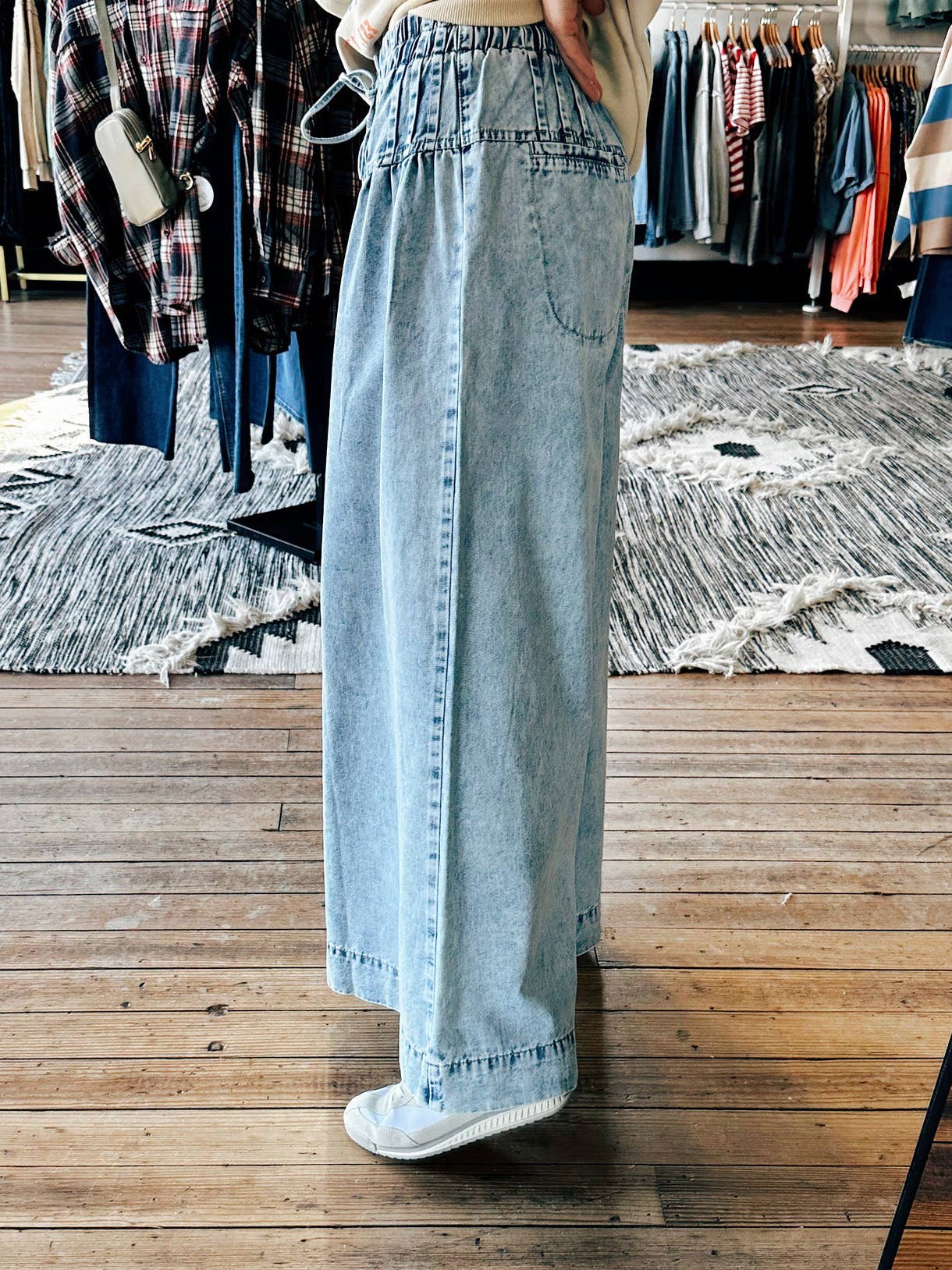 Rosa Clothing - Effortlessly Chic High-Waist Wide-Leg Jeans