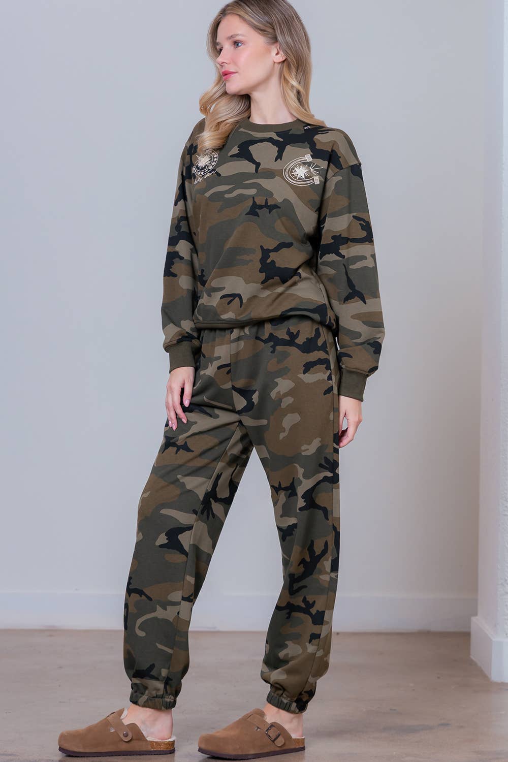 CAMO PRINTED SWEATSHIRT WITH EMBROIDELY
