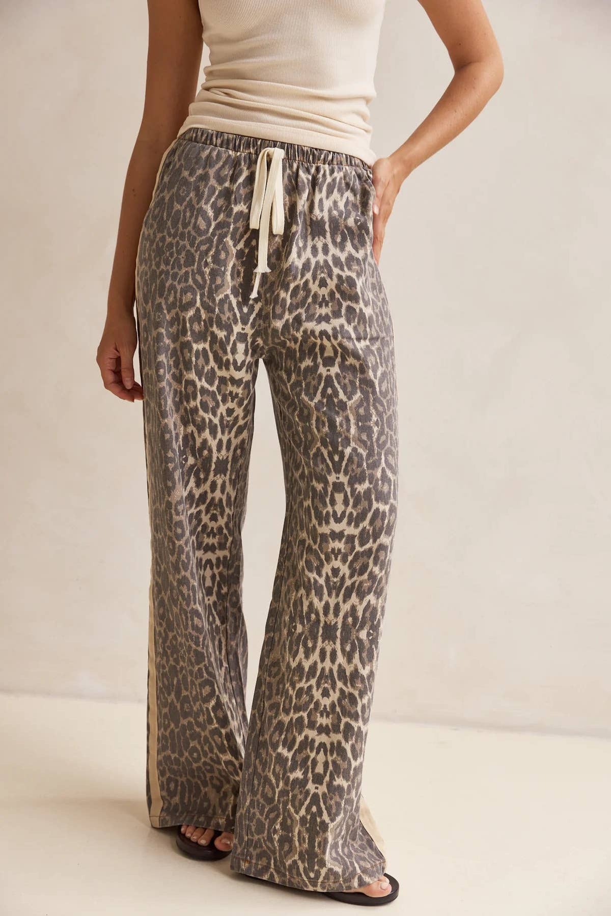 Rosa Clothing - Effortless &  chic Leopard print stripe bar long pants