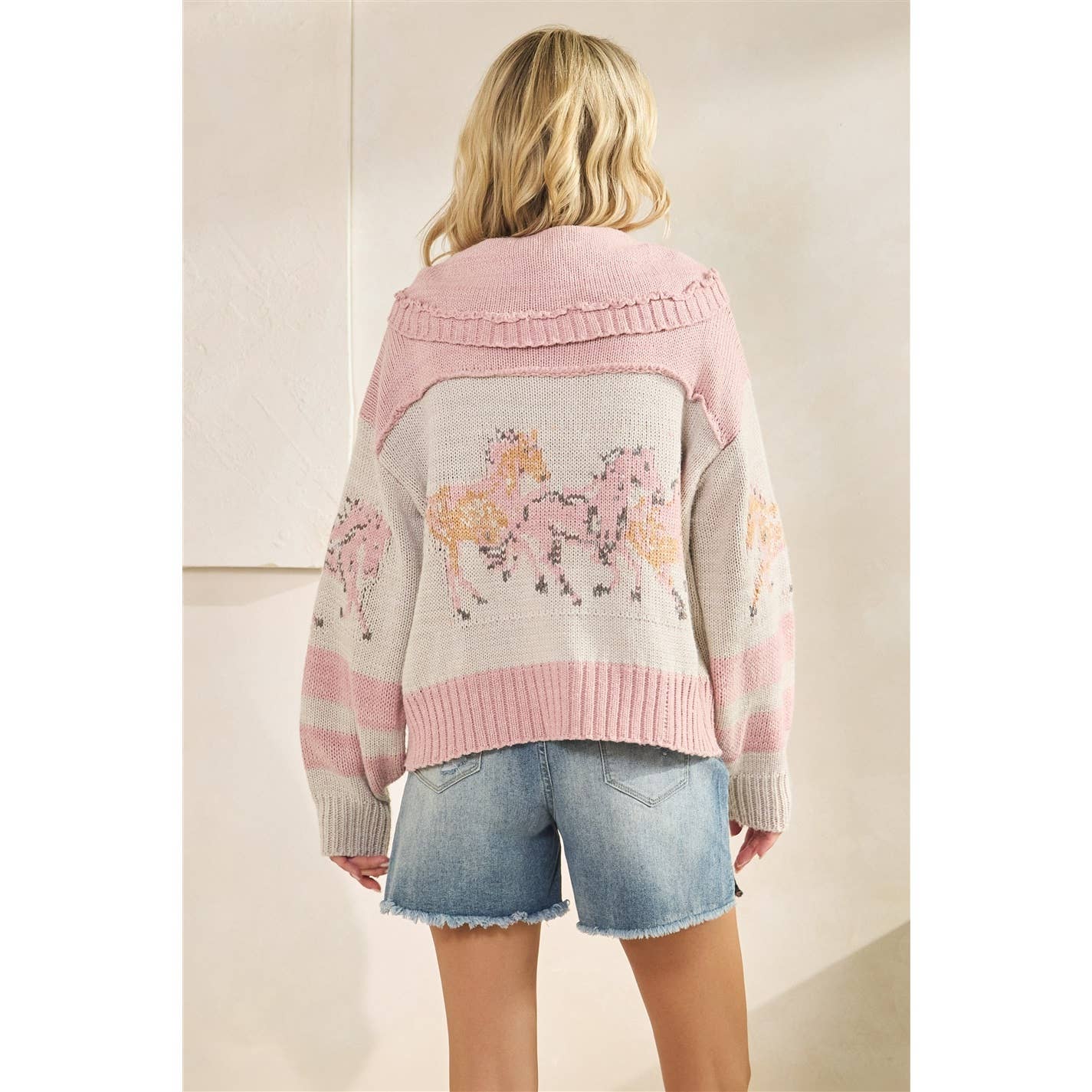 Veveret - Sweater with Horse Print