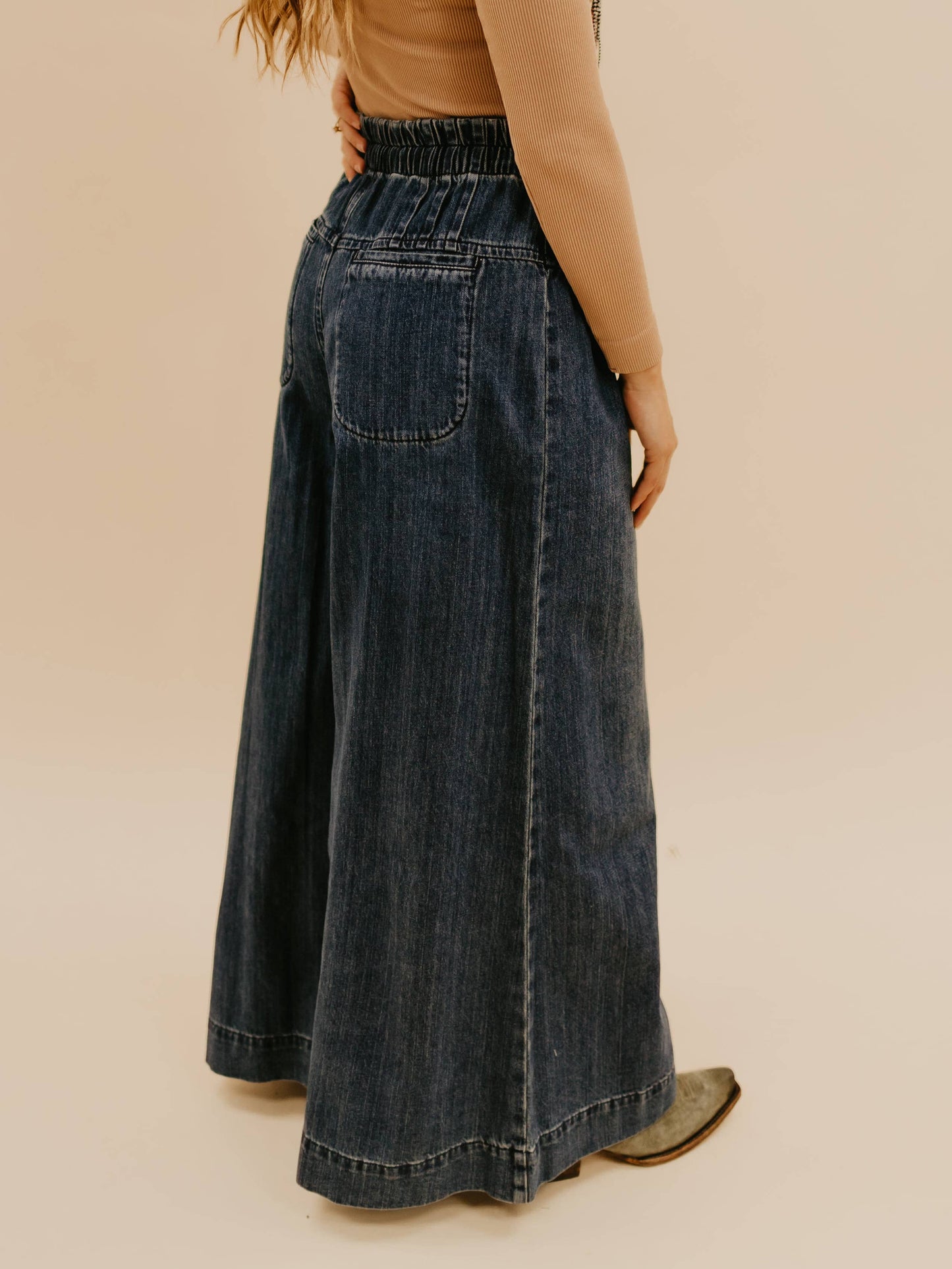 Rosa Clothing - Effortlessly Chic High-Waist Wide-Leg Jeans