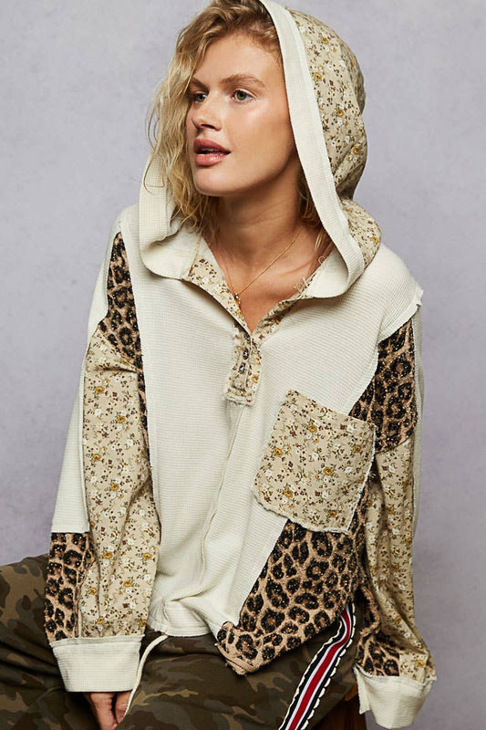 Pol Clothing - Long sleeve printed contrast thermal hooded knit top