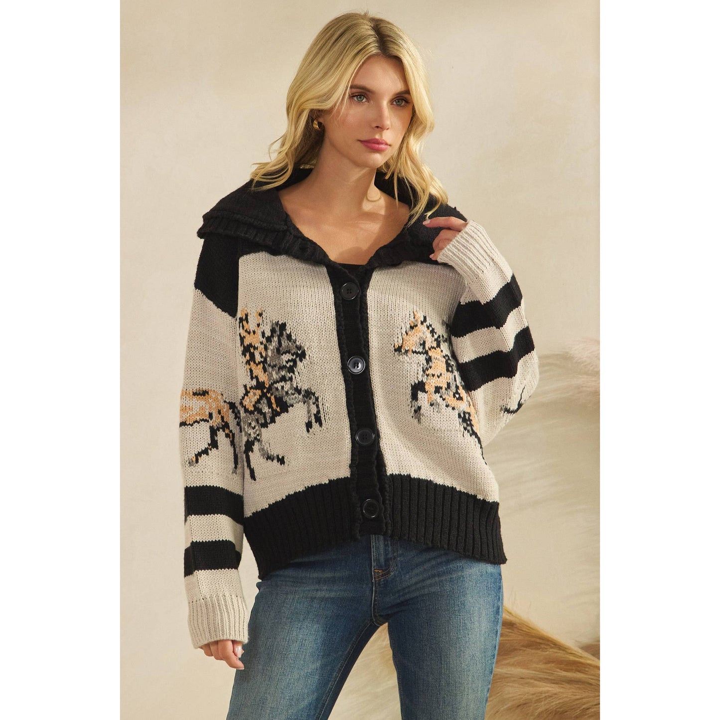 Veveret - Sweater with Horse Print