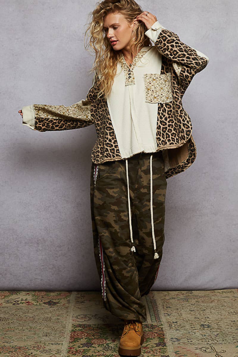 Pol Clothing - Long sleeve printed contrast thermal hooded knit top