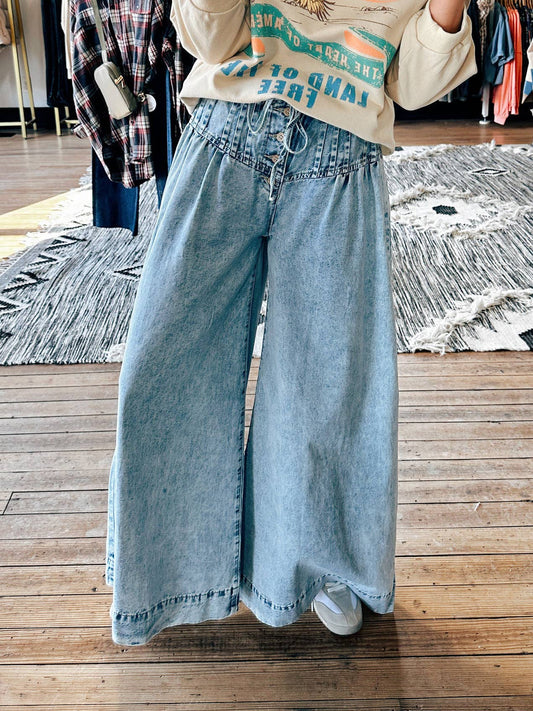 Rosa Clothing - Effortlessly Chic High-Waist Wide-Leg Jeans