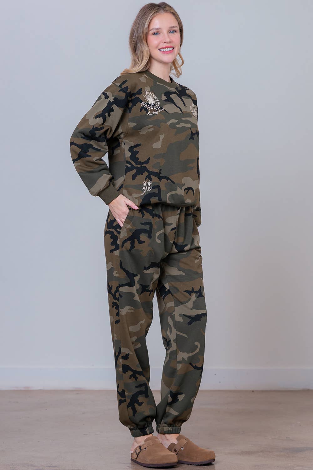 CAMO PRINTED SWEATSHIRT WITH EMBROIDELY