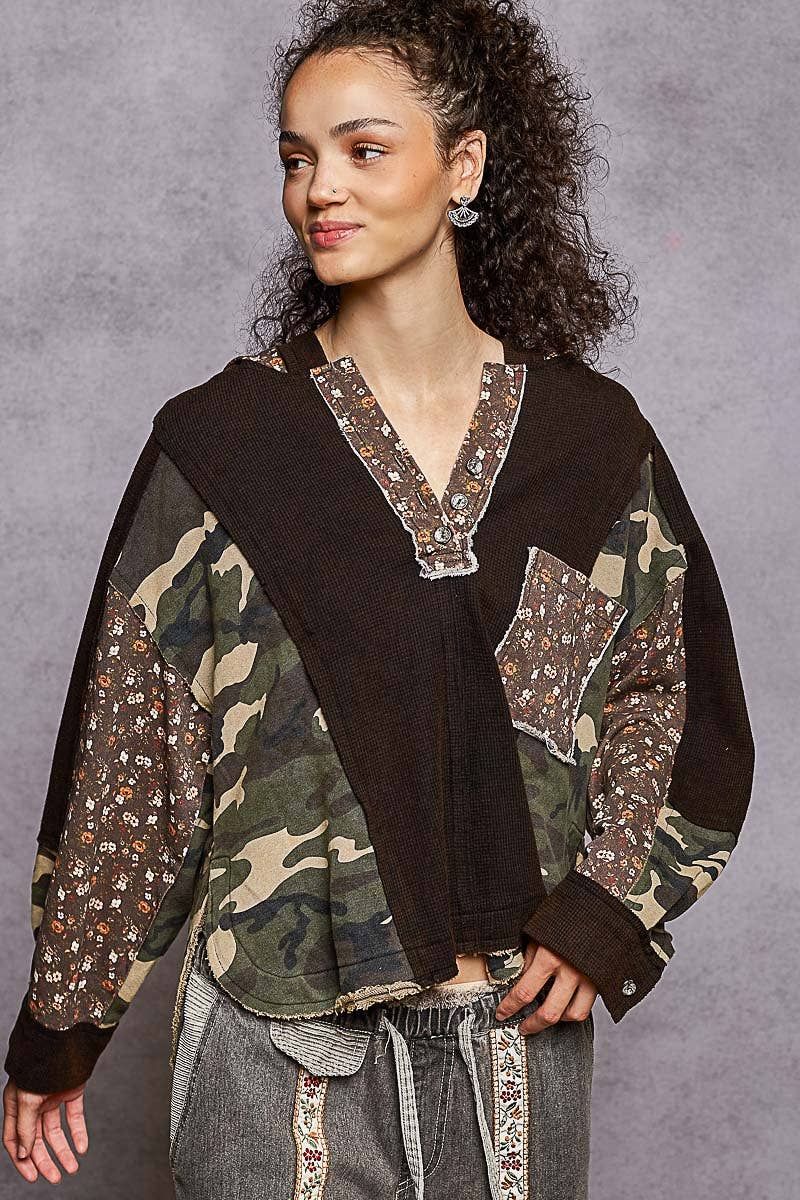 Pol Clothing - Long sleeve printed contrast thermal hooded knit top